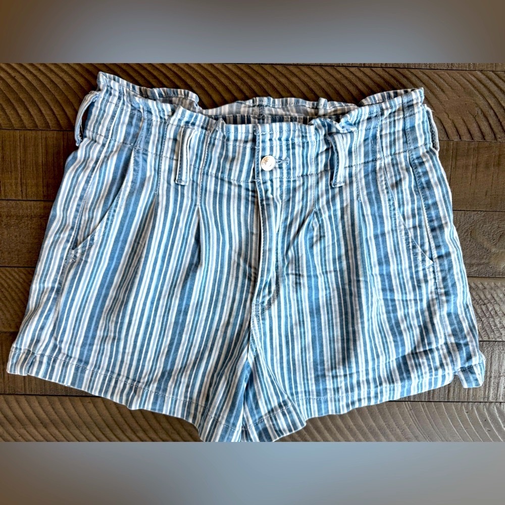 American Eagle Outfitters - AE Striped Paperbag Mom Shorts Women’s Size 8 (NWOT)
